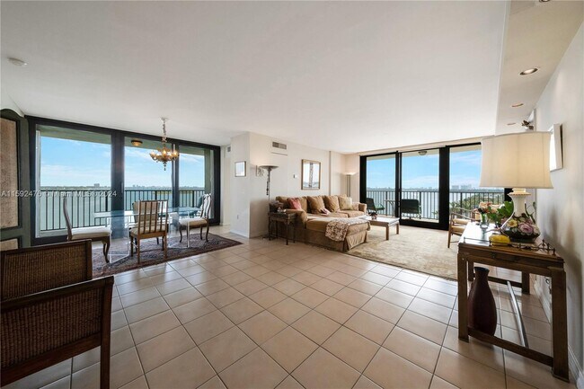 Foto del edificio - 801 N Venetian Dr