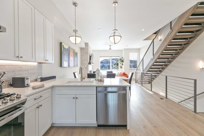 Foto del edificio - Winter Seasonal Rental- 50B 3rd St.