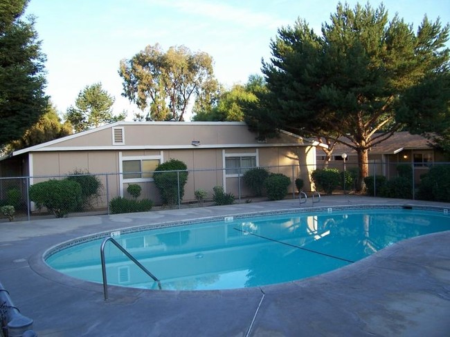 Piscina - Countryside Apartments