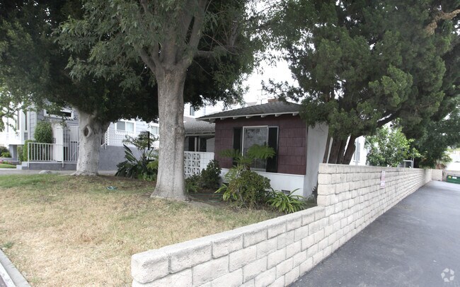 Building Photo - 4740 Ben Ave