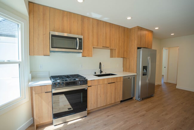 Building Photo - 1036 Westmoreland Ave