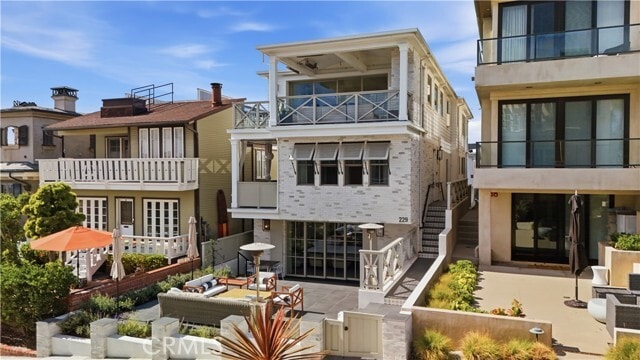 Building Photo - 229 Eighth St