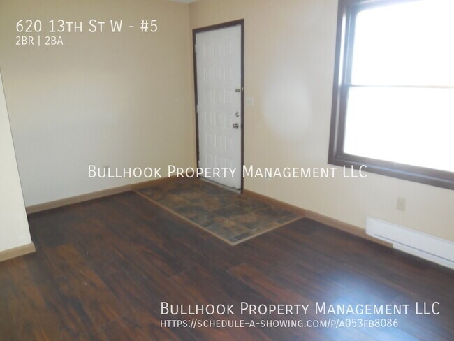 Foto del edificio - MOVE IN SPECIAL $300 off first full months...