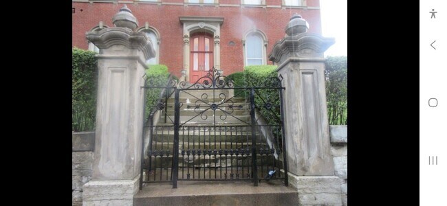 Entrada con puerta - 337 Washington Ave