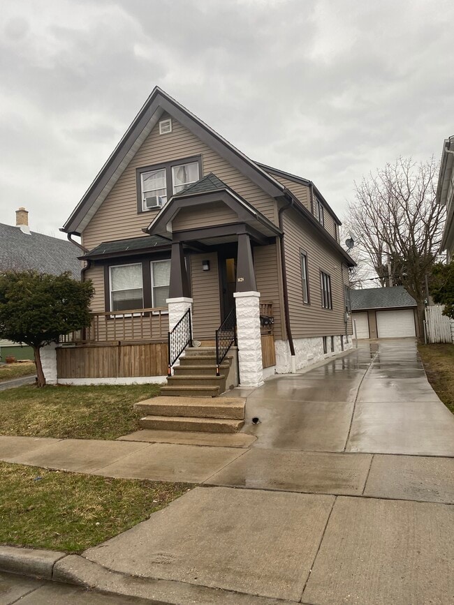 Building Photo - 1628 S 18th St