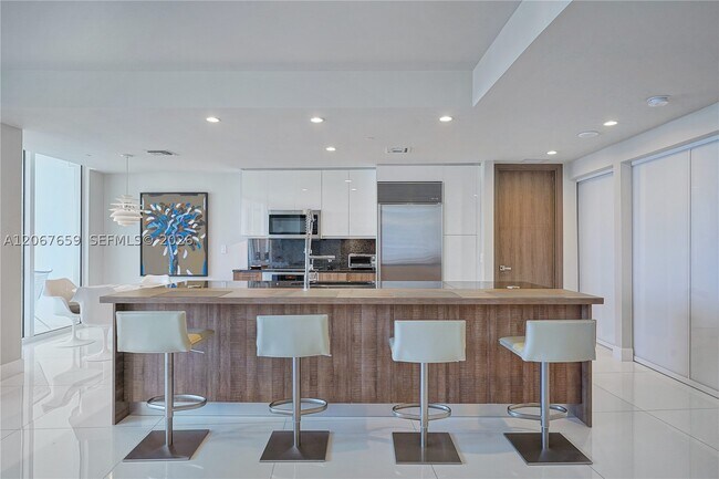 Building Photo - 901 Brickell Key Blvd
