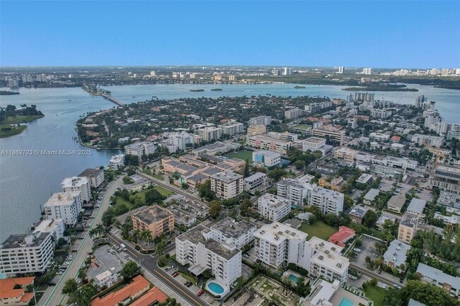 Building Photo - 9300 Bay Harbor Terrace