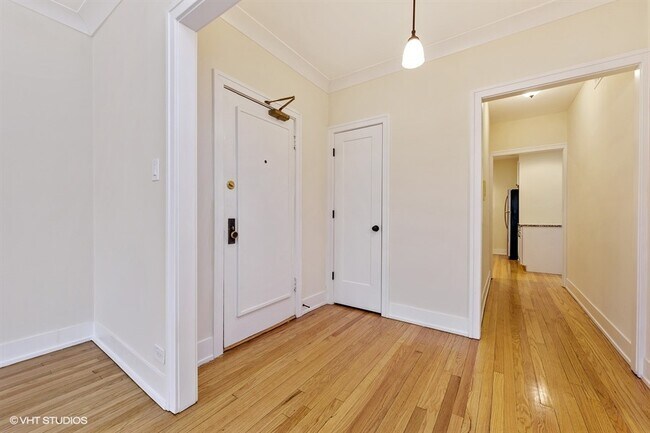 Building Photo - 555 Hinman Ave