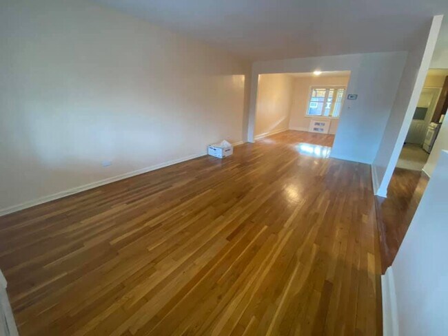 Building Photo - 2662 Batchelder St
