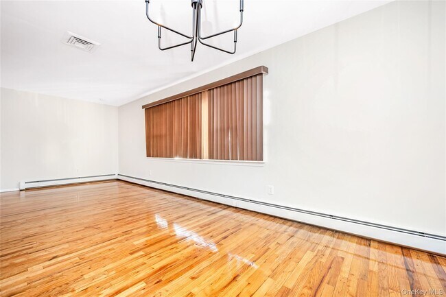 Foto del edificio - 2463 Rockville Centre Pkwy