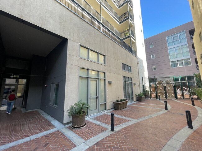 Foto del edificio - Gorgeous Modern 1 Bedroom Loft near Paseo ...