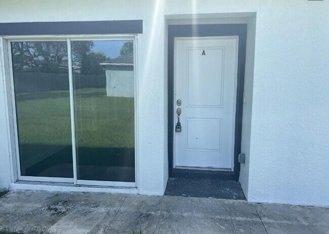 Foto del edificio - 2261 Florida Dr