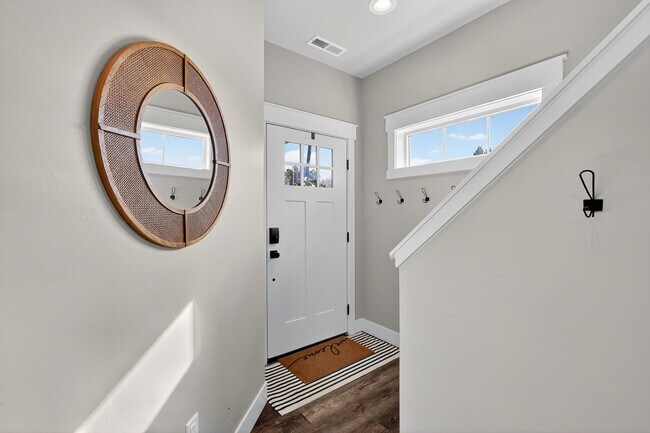 Building Photo - Beautiful 3 Bed, 2.5 Bath Townhome in Ashton