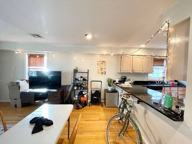 Building Photo - 6 Harleston St