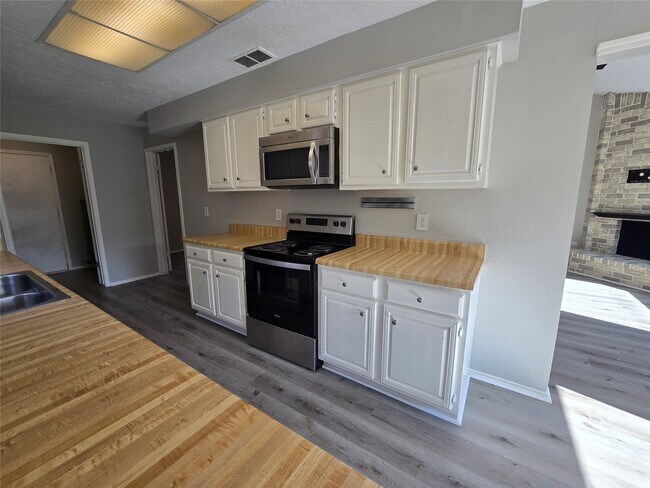 Foto del edificio - 22027 Rockgate Dr