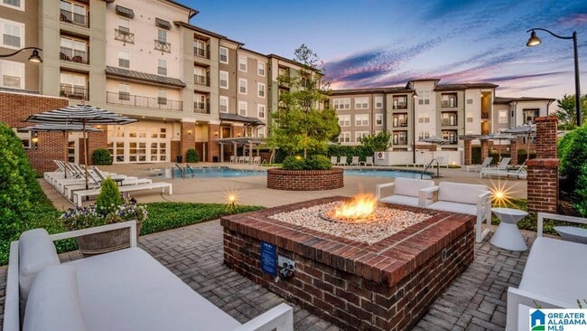 Building Photo - 1840 Oxmoor Rd