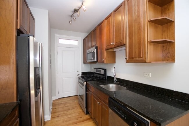 Foto del edificio - 726 W Addison St