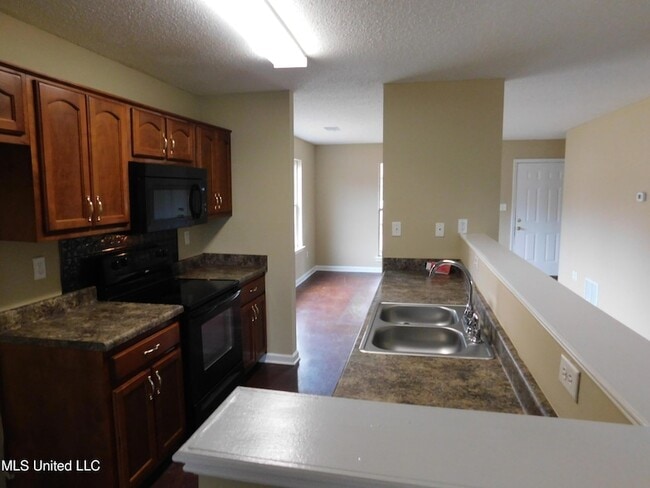 Building Photo - 144 Flower Cir
