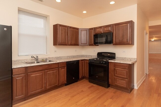 Building Photo - 2537 N Kildare Ave