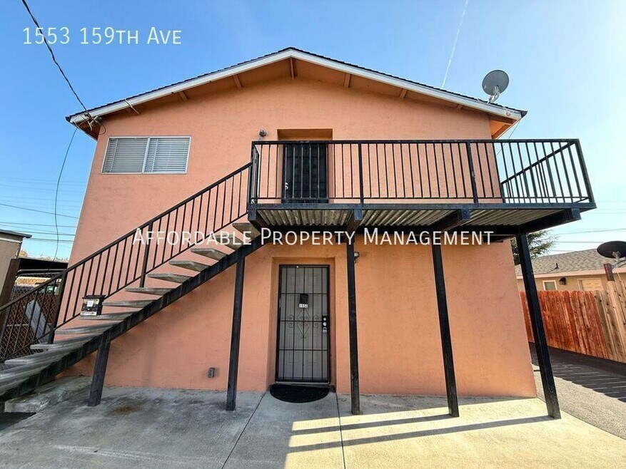 1553 159th Ave