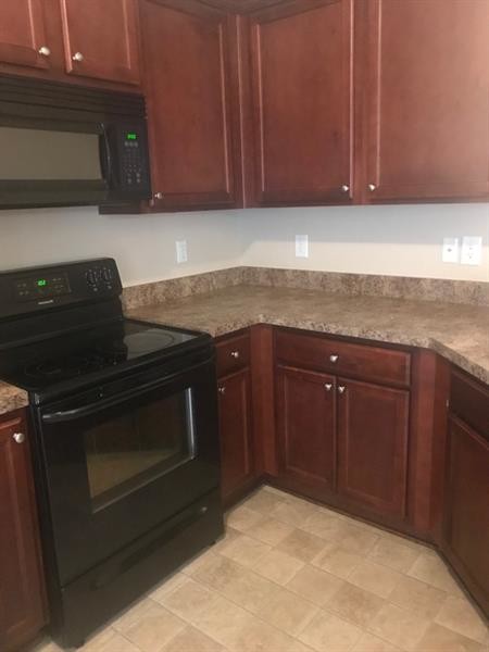 Building Photo - 547 Oakside Pl