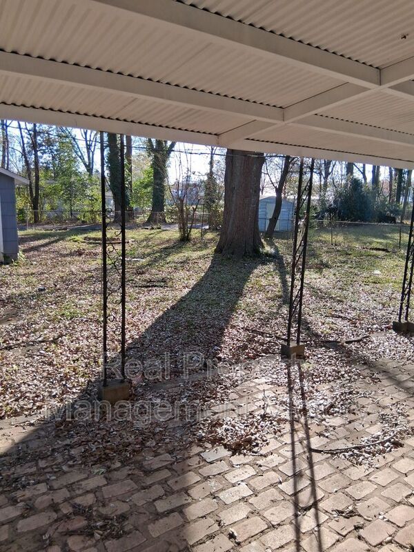 Building Photo - 213 Rose Dr