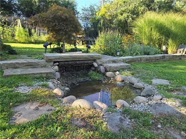 Foto del edificio - 24654 Hawthorne Dr
