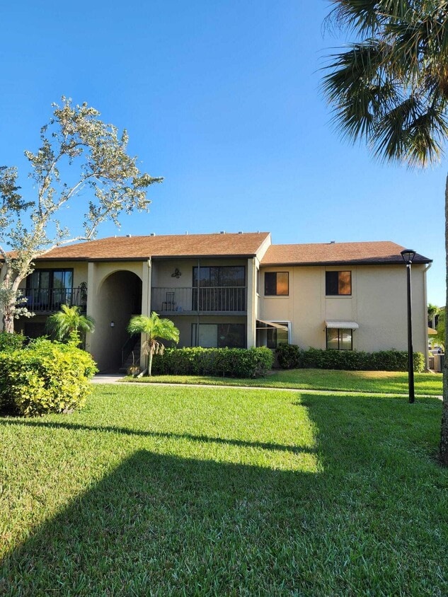 528 Shady Pine Way Unit B2, Greenacres, FL 33415 Condo for Rent in