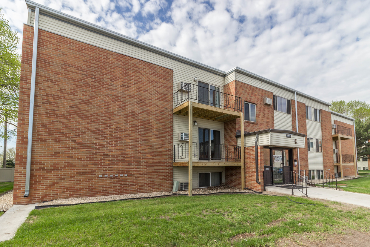 Village Pointe Exterior - Village Pointe