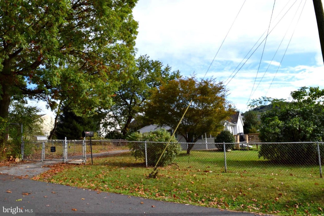 Primary Photo - 1622 Bennett St