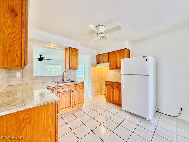 Foto del edificio - 773 101st Ave N