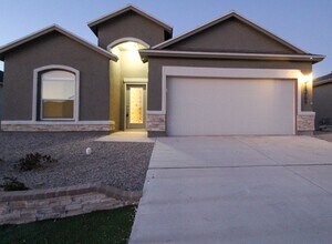 Building Photo - 13709 Lago Vista Ave