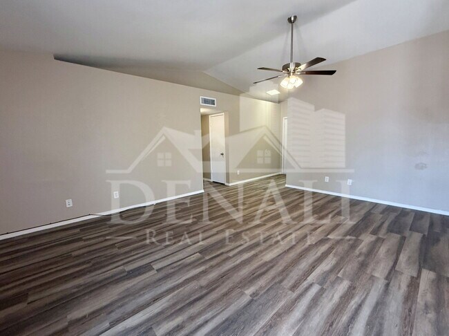 Foto del edificio - 10921 W Sells Dr
