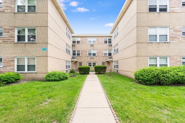 Foto del edificio - Charming 2-bedroom Condo in Skokie