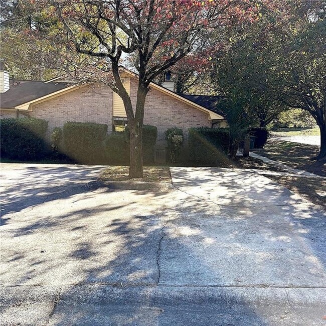 Building Photo - 1233 Shannon Way SW