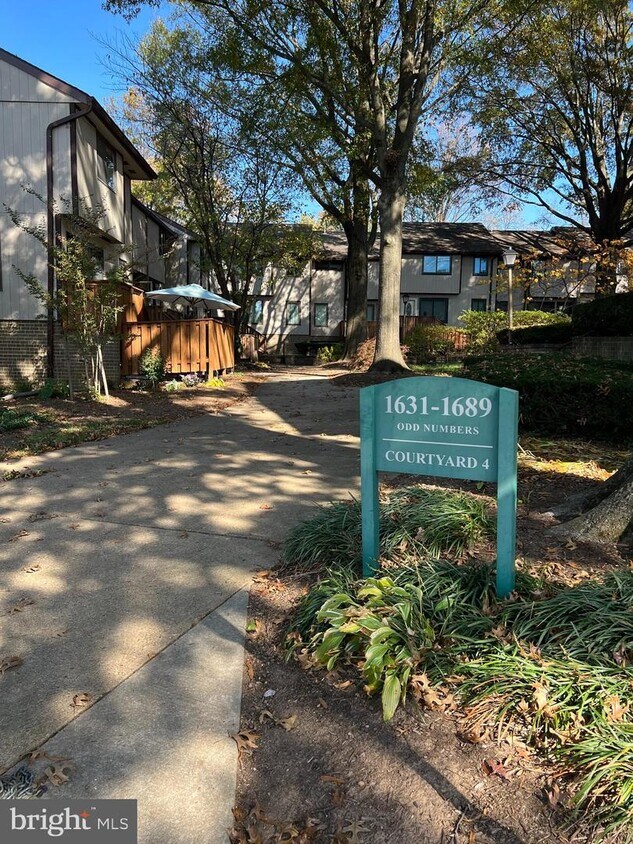 1635 Westwind Way, McLean, VA 22102 Townhome Rentals in McLean VA