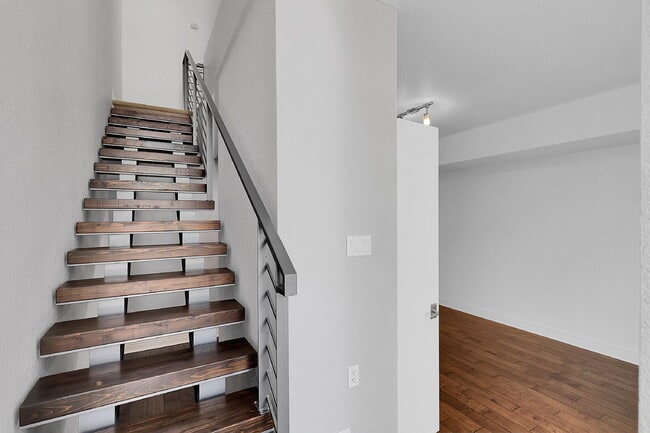 Building Photo - $2,395.00, Spacious Loft, 1.5 bath in Jeff...