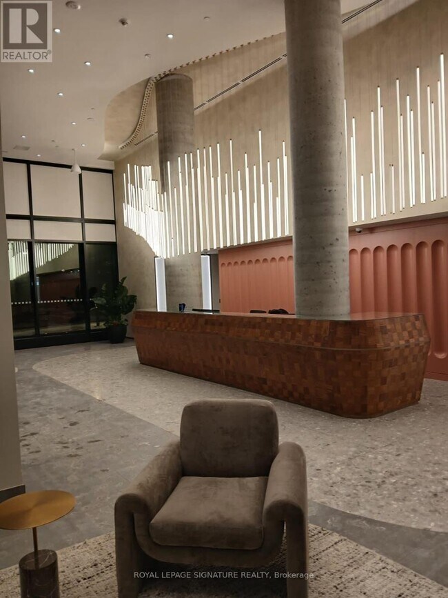 Building Photo - 25 Wellington St S