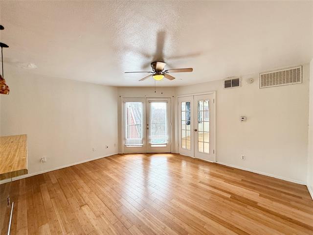 Foto del edificio - 9839 Walnut St