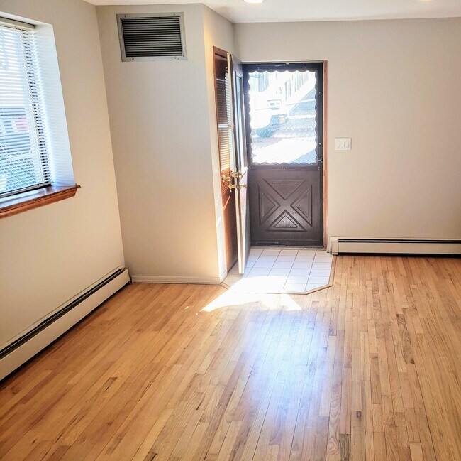 First Floor Entry - 531 Locust Ave