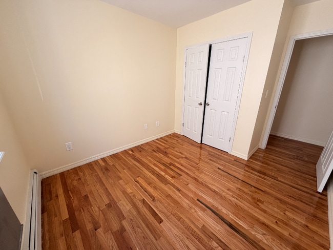 Building Photo - 1039 E 223rd St