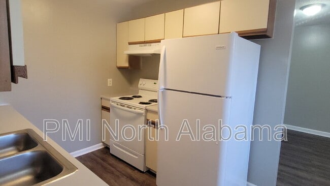 Building Photo - 4421 Bonnell Dr