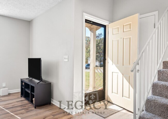 Foto del edificio - 748 Lake Terrace Dr