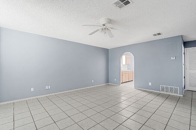 Foto del edificio - "Charming 3-Bedroom Home in El Paso with Spacious Living Areas – 1251 Sq Ft of Comfort!"