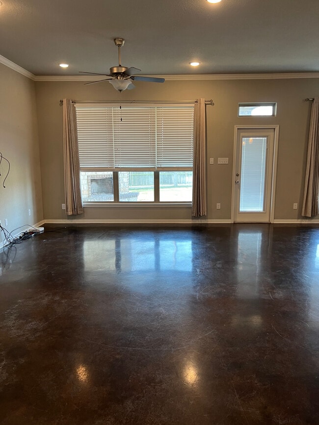 Building Photo - 8119 Redbrush