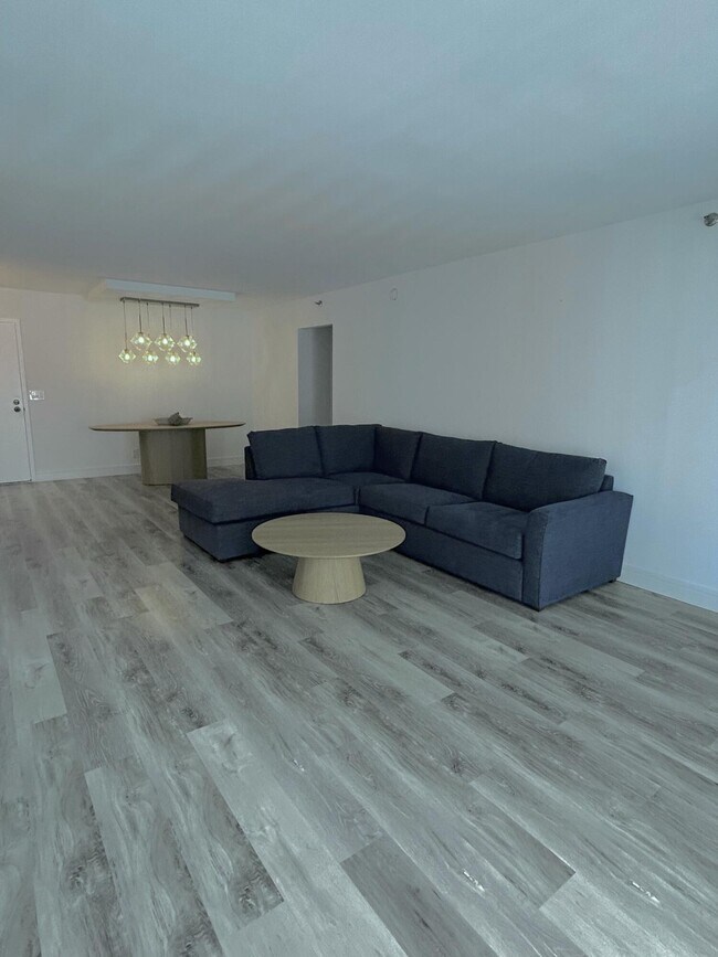 Foto del edificio - 4511 S Ocean Blvd