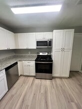 Building Photo - 2502 N Houston Dr