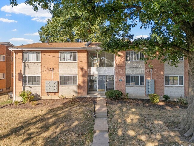 Building Photo - 16 Bruce Dr