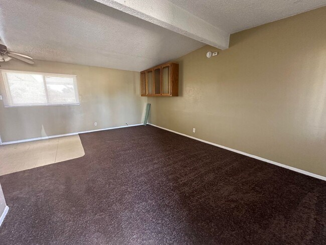 Foto del edificio - Cute 4 Bed Apartment!!!