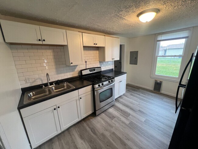 Building Photo - Beautiful Single Family Home for Rent 2/1